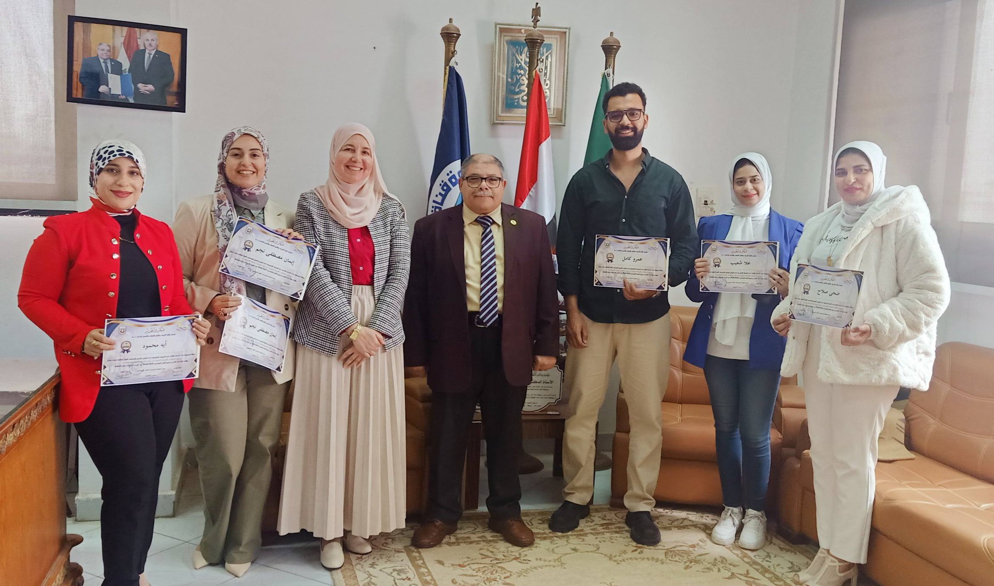 تكريم اللجنة المنظمة لمؤتمر الدراسات العليا بكلية التربية
