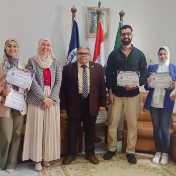 تكريم اللجنة المنظمة لمؤتمر الدراسات العليا بكلية التربية